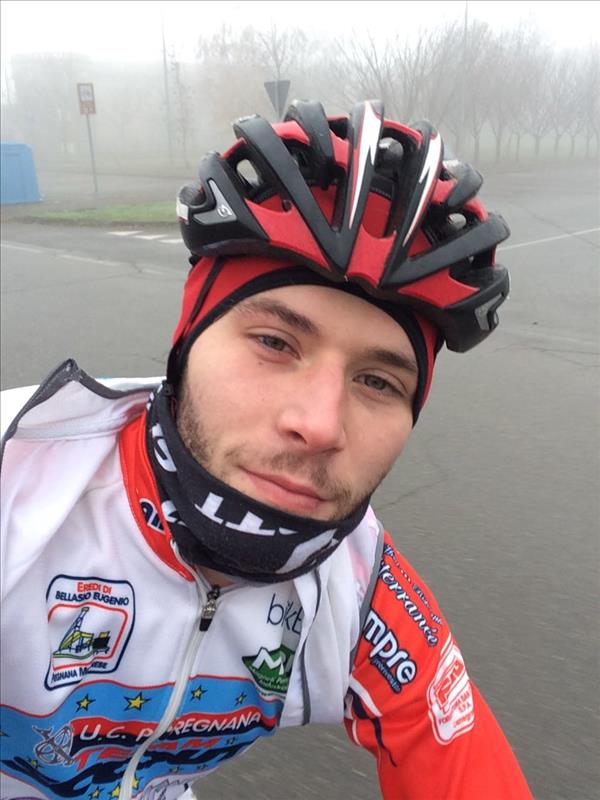 Riccardo Brindelli vuelve a subirse a una bicicleta 