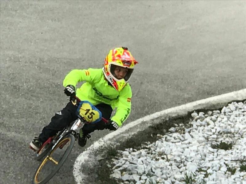 El lagunero Bruno López compite en la Copa de Europa de BMX en la categoría de 8 años