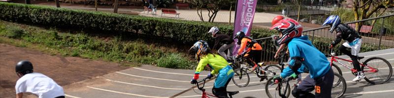 Los equipos la Tribu de la Mesa Mota y T-Riders dominan la Liga Canaria de BMX Race