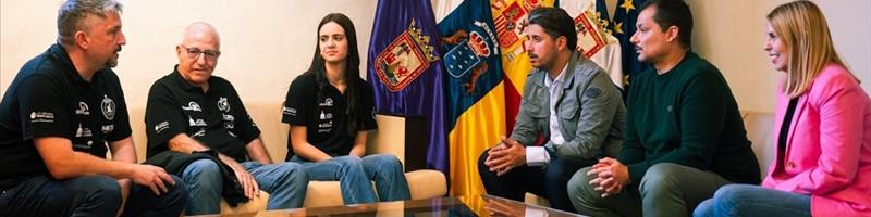 El Ayuntamiento de La Laguna recibe a Adhara Rodríguez tras su victoria en el Campeonato Absoluto de Ajedrez de Tenerife