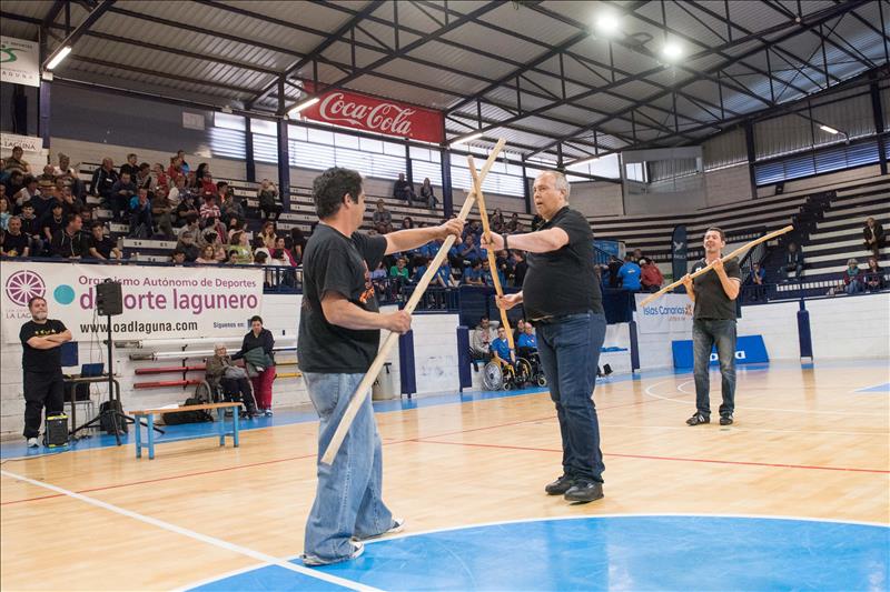  El III Campeonato de Lucha del Garrote Adaptada reúne a 70 competidores en el Pabellón Juan Ríos Tejera 