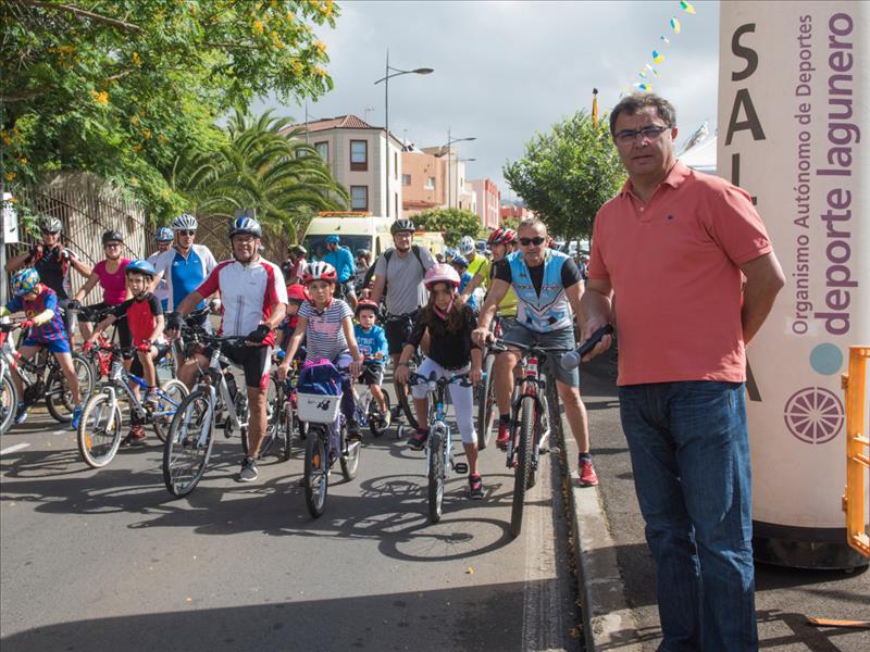La Fiesta de la Bicicleta de La Laguna cuenta con unos 400 participantes 