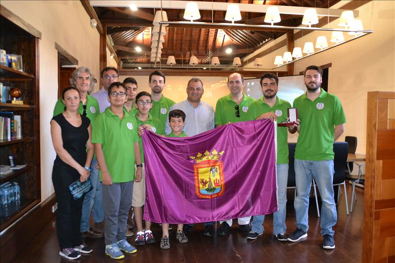 José Alberto Díaz felicita al Club Ajedrez Ébano Casa Venezuela por su subcampeonato de Canarias