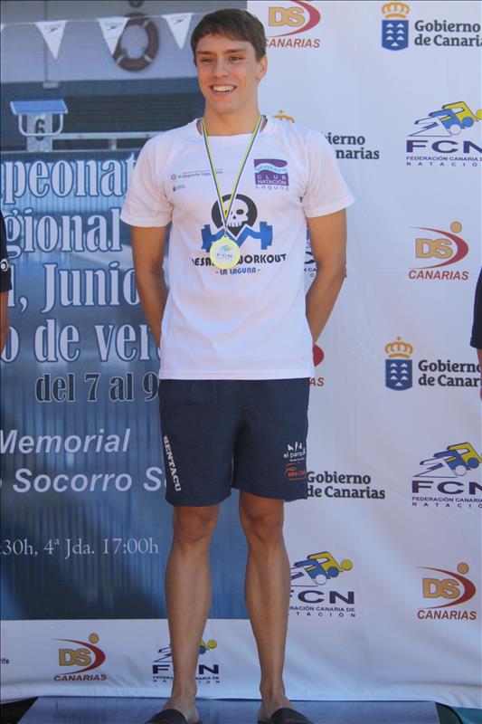 Iván Afonso y Naira Sánchez, medallistas en el Campeonato Regional de Natación 