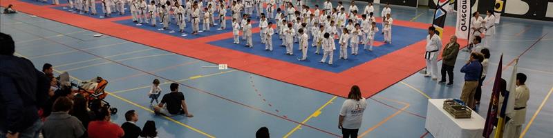 Más de 200 karatekas participaron en el II Encuentro del centro, cuna de campeones, Shurite