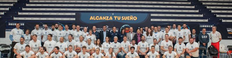 Más de medio centenar de entrenadores y entrenadoras asistieron al Clínic impartido por Sergio Scariolo y Gloria Estopa