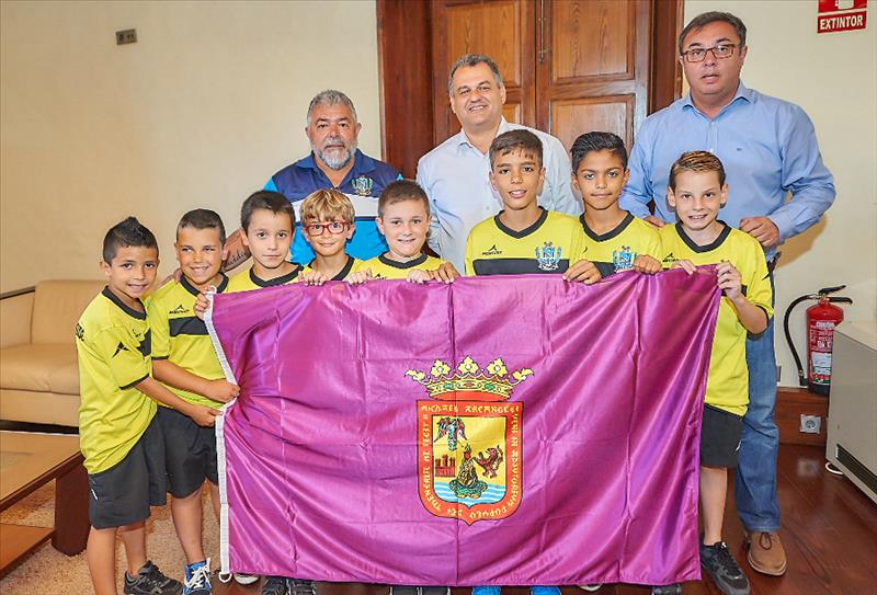 El Ayuntamiento de La Laguna reconoce en un acto la gran temporada del equipo benjamín de la UD Geneto