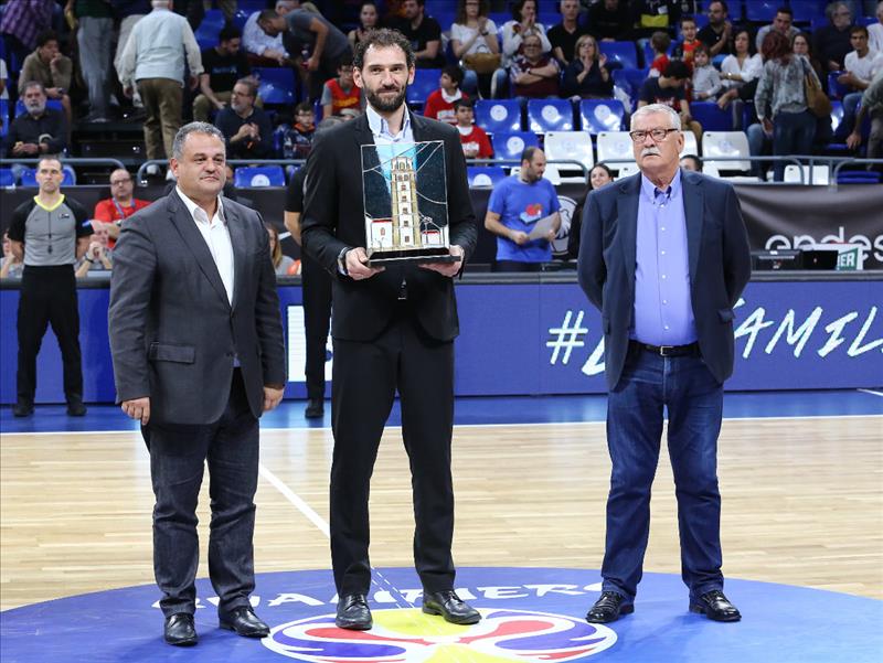 Jorge Garbajosa recibe el Silvestre del Año otorgado a la Federación Española de Baloncesto