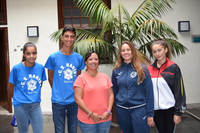 Idaira Afonso recibe a varios canteranos de La Laguna como reconocimiento a sus éxitos deportivos