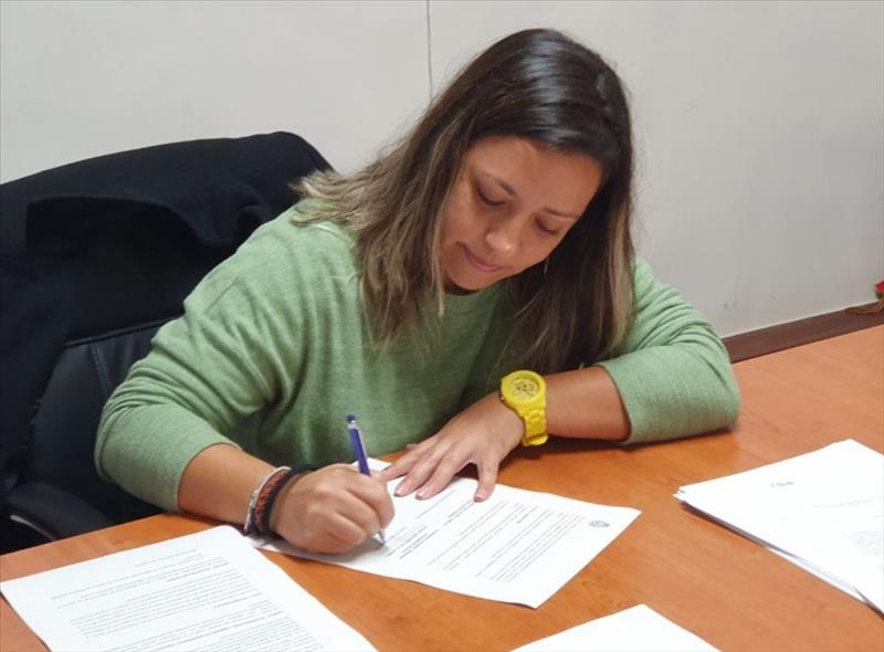 El OAD firma el convenio con el Cabildo para las obras del módulo cubierto de atletismo del estadio Francisco Peraza